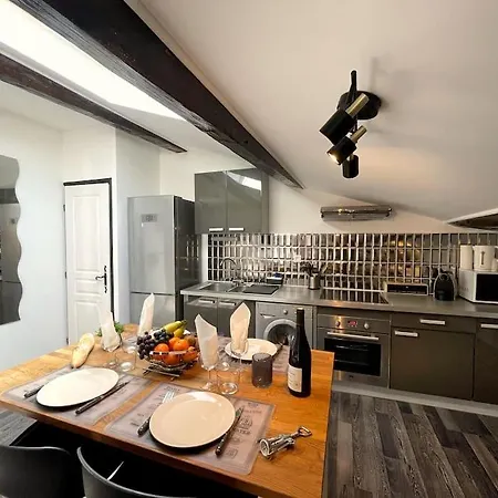 Charme Urbain Sous Les Toits-terrasse/clim/parking * Béziers