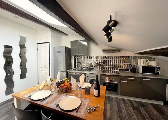Charme Urbain Sous Les Toits-terrasse/clim/parking * Μπεζιέ